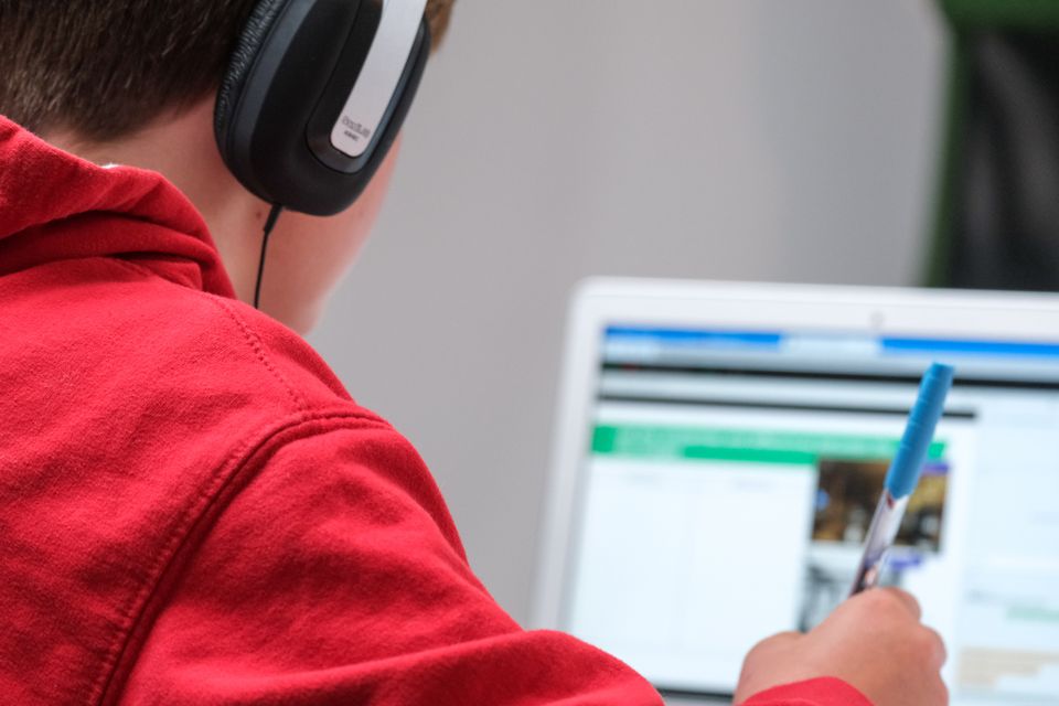How to finish MOOCs in a week (Coursera, edX or any platform)